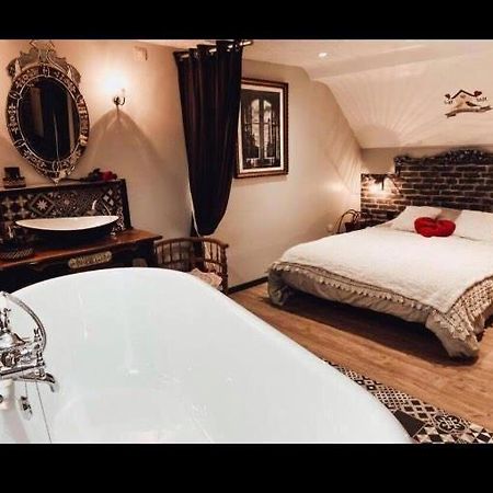Appartement Romantique Parisien, Baignoire Retro Au Pied Du Lit Булонь-сюр-Мер Экстерьер фото